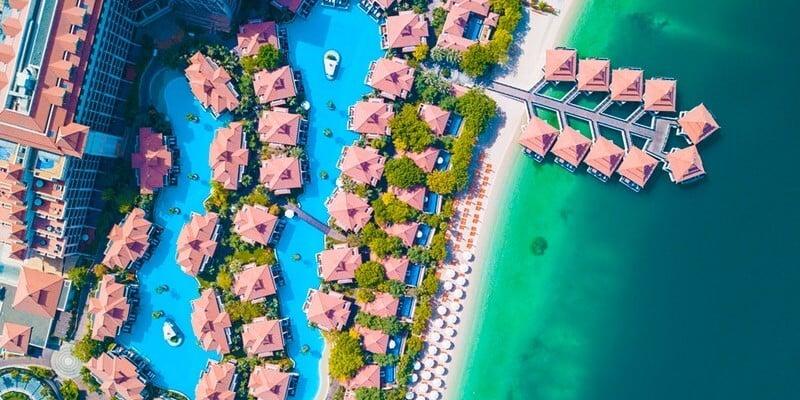 Tech & Touch: Blending Automation with Human Hospitality for a Flawless Guest Experience